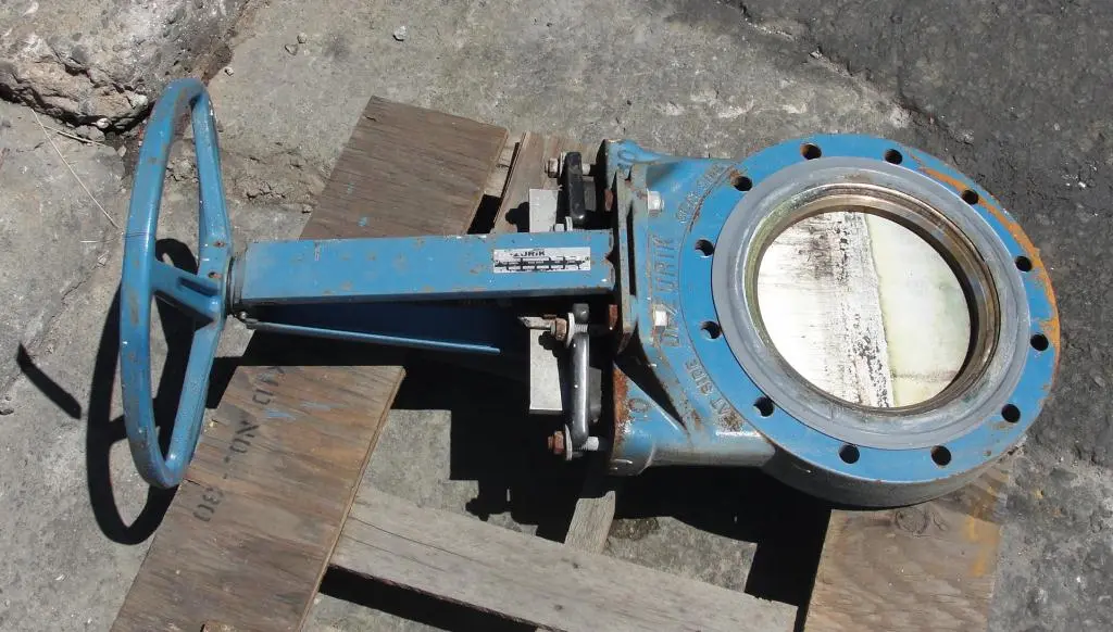 SPC5151  Valve 10" Dezurik gate valve, manual, Stainless Steel Contact Parts