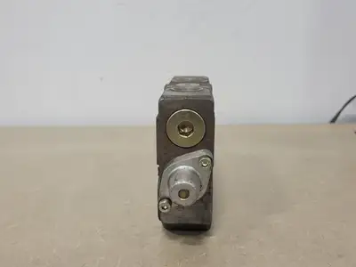 Hydraulic Valve 1235-10701