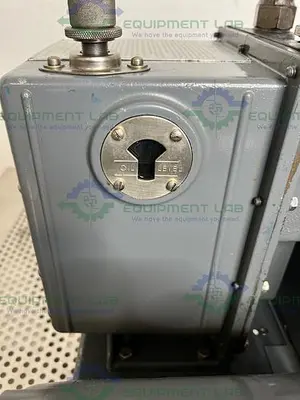 USED WELCH 1402 DUOSEAL BELT-DRIVEN ROTARY VANE VACUUM PUMP 115/230V