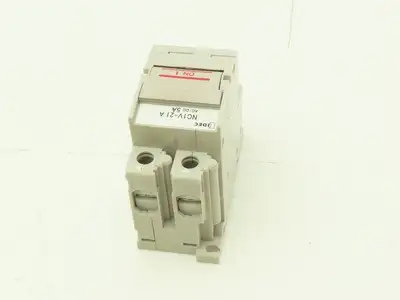 IDEC NC1V-2100 5 Amp Circuit Protector 2 Pole A Curve 250VAC/125VDC Lot of 9