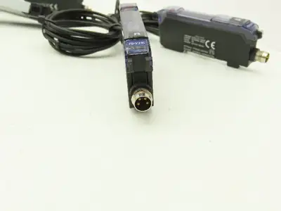 Keyence FS-V31C Fiber Optic Sensor 24V Various Cable Lengths Included Lot of 7