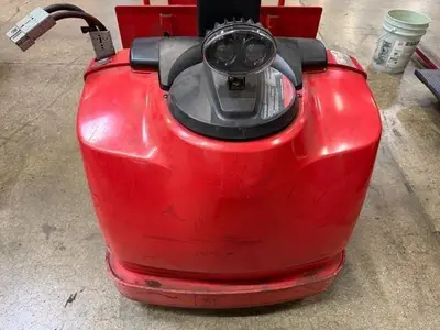 Used 2013 RAYMOND 8610 Tow Tractors Illinois US | Somerset Equipment Sales #1546129