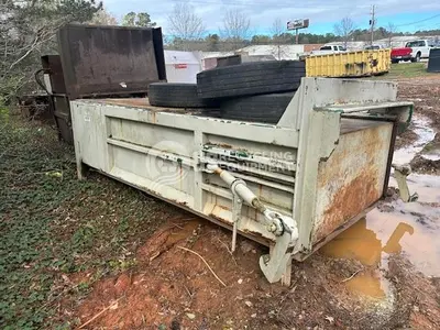 USED WASTEQUIP / MCCLAIN 4 YARD STATIONARY COMPACTOR