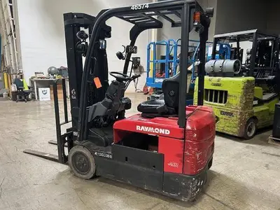 Used RAYMOND 4460C35S 4-Wheel Sit down Electric Counterbalance Forklifts Illinois US | Somerset Equipment Sales #1546152