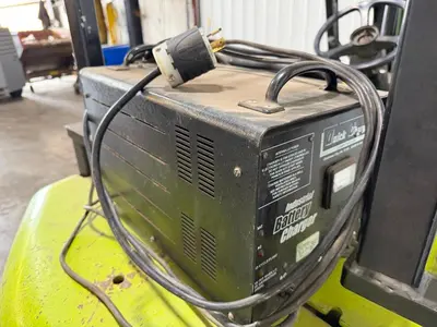Used _UNKNOWN_ _UNKNOWN_ 4-Wheel Sit down Electric Counterbalance Forklifts Ohio US | Myron Bowling Auctioneers Inc #1574180