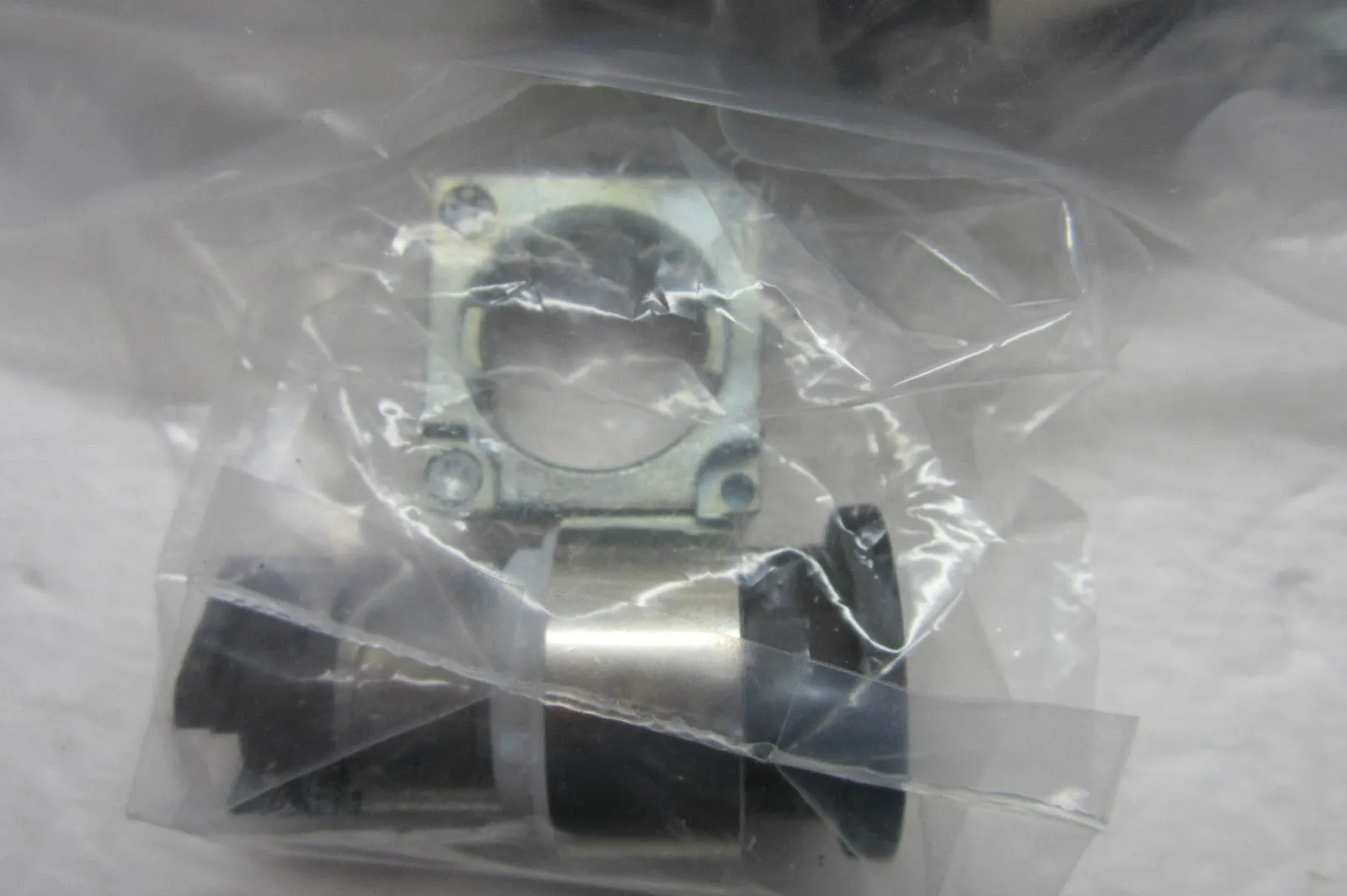 11 NEW SIEMENS 3SB3-500-1DA11 PUSHBUTTON 3SB35001DA11