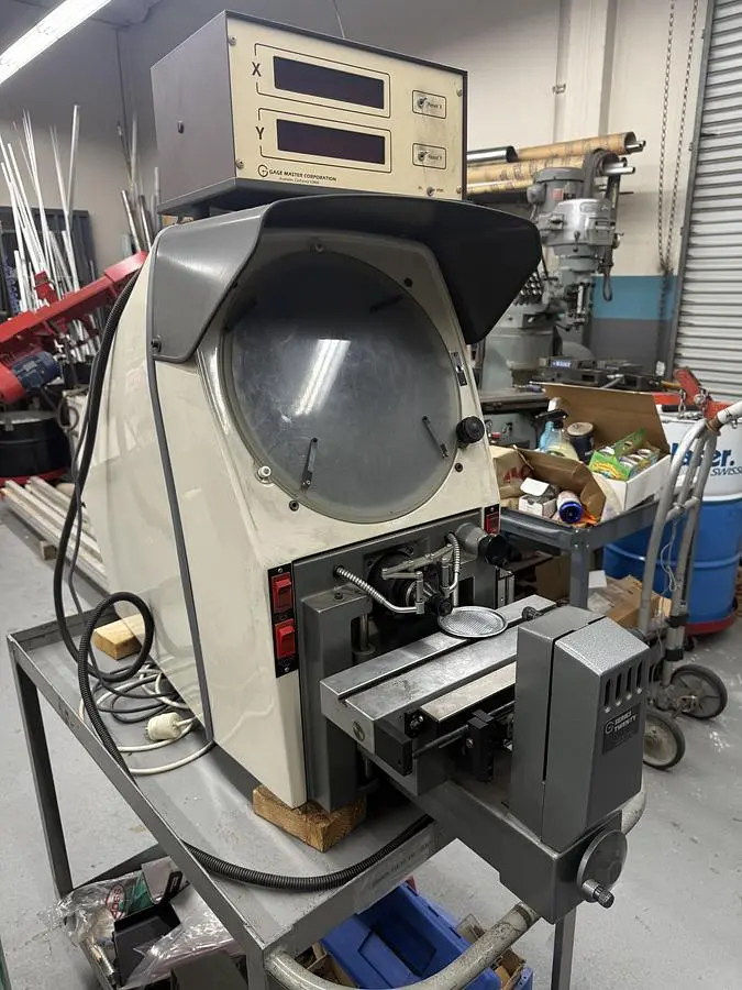 Gage Master Mdl 28 Optical Comparator w/ DRO