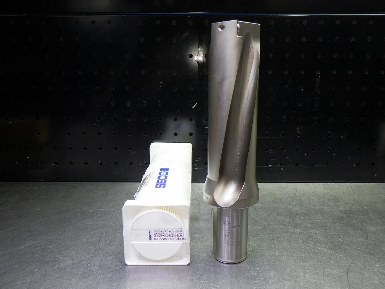 SECO 2" Coolant Thru 3xD Drill 1.5" Shank SD503-2000-600-1500R7 (LOC2367)