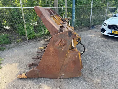 USED CATERPILLAR 953