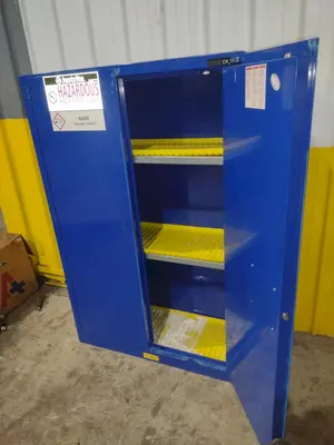 USED JUSTRITE H-1564M-YDIMENSIONS 43 X 18 X 65" HIGHCAPACITY 45 GALLONSSHELVES 2WEIGHT 291 LBS
