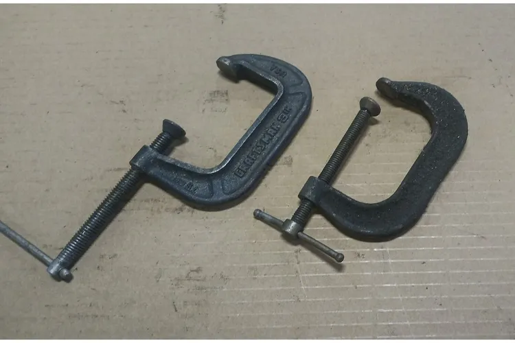 Used _UNKNOWN_ _UNKNOWN_ Clamps Ohio US | Thompson Auctioneers #1547301