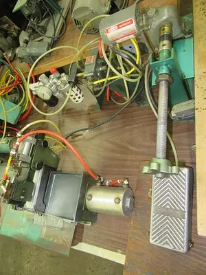 2365-130 Crafford Model D Bench Model, Air Operated Link-O-Matic Link Making Machine