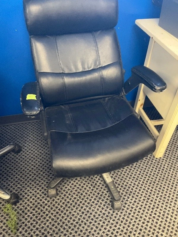 Vinyl adjustable office chair