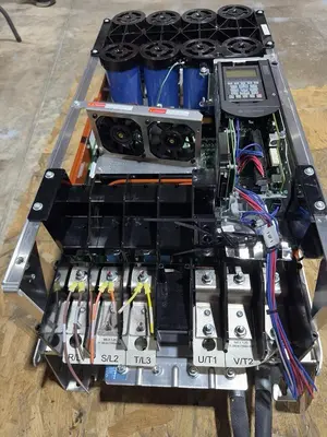 ALLEN BRADLEY 20GWANC415AN6VNHN8-RW AC DRIVE LIQUID COOLED 3 PHASE OUTPUT #S682