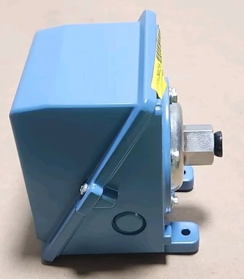 NEW United Electric Controls J400-554