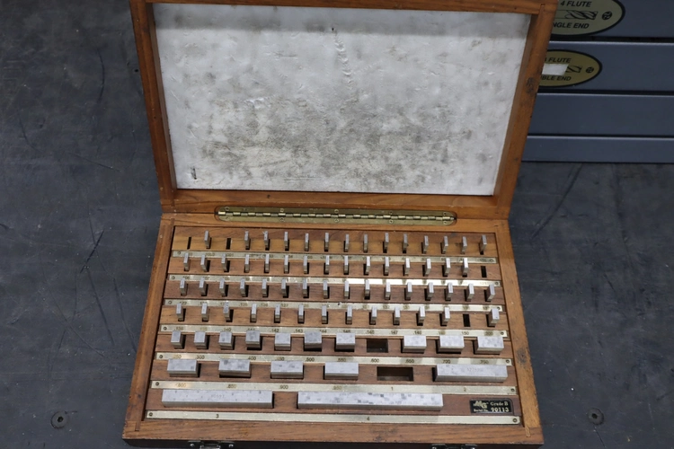 Used MG GAGE BLOCKS Lab Inspection Minnesota US | Machinesused.com #1506369