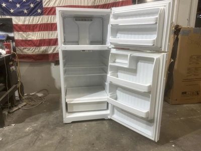 USED HOTPOINT FREEZER ON TOP