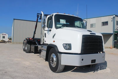 New | in-Stock 2027 FREIGHTLINER 114SD PLUS Rolloff Trucks Texas US | Roll Off Truck World #1507657