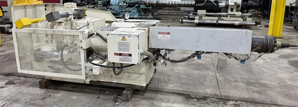 USED TOSHIBA ISF310SII-19A INJECTION UNIT