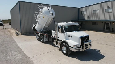 Used 2019 VOLVO VHD64B200 Vacuum Truck Texas US | Roll Off Truck World #1491998