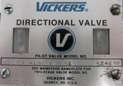 NEW VICKERS 524698 SOLENOID VALVE PA5DG4S4LW010N51