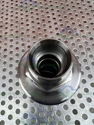USED SWAGELOK QTM8-316 STAINLESS STEEL FEMALE QUICK CONNECT FITTING
