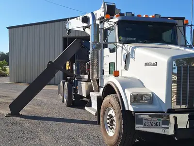 USED 2013 KENWORTH T800
