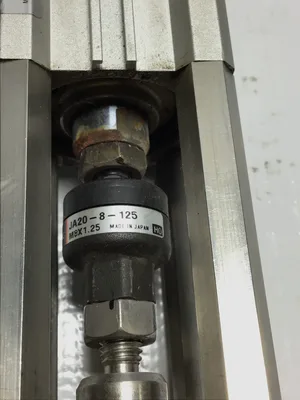USED SMC 📏 MODEL: SMC CQ2B32‑20DC — COMPACT AND RELIABLE DESIGN
