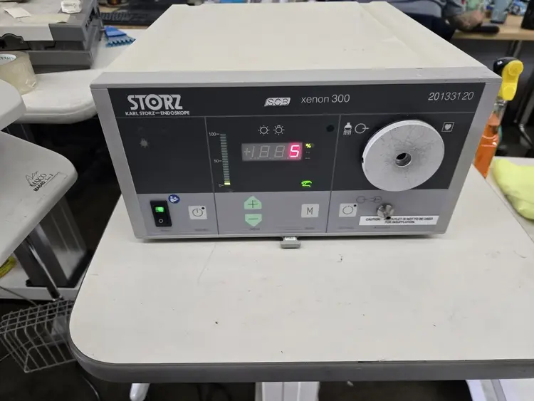 Used Karl Storz Xenon 300 Light Sources / LED California US | Surplus Service #1407022