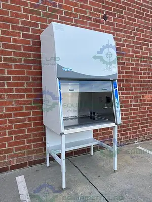 USED LABCONCO 322391101 CELL LOGIC+ CLASS II TYPE A2 BIOSAFETY CABINET W/ TEMP ZONE 3 FT