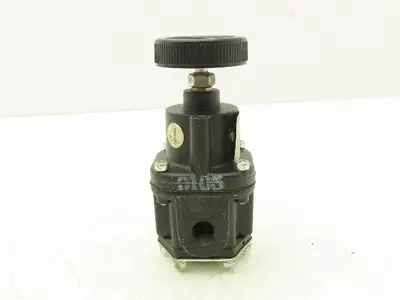 Fairchild 1022 Pressure Regulator 0.5-10 PSI Range 250 PSI Max 1/4" NPT
