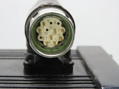 Lenze MCA 14L41-RS0B0 Servo Gear Motor 597 RPM 3.1Hp 390V 3PH LH 6.8:1 GKS05-3A
