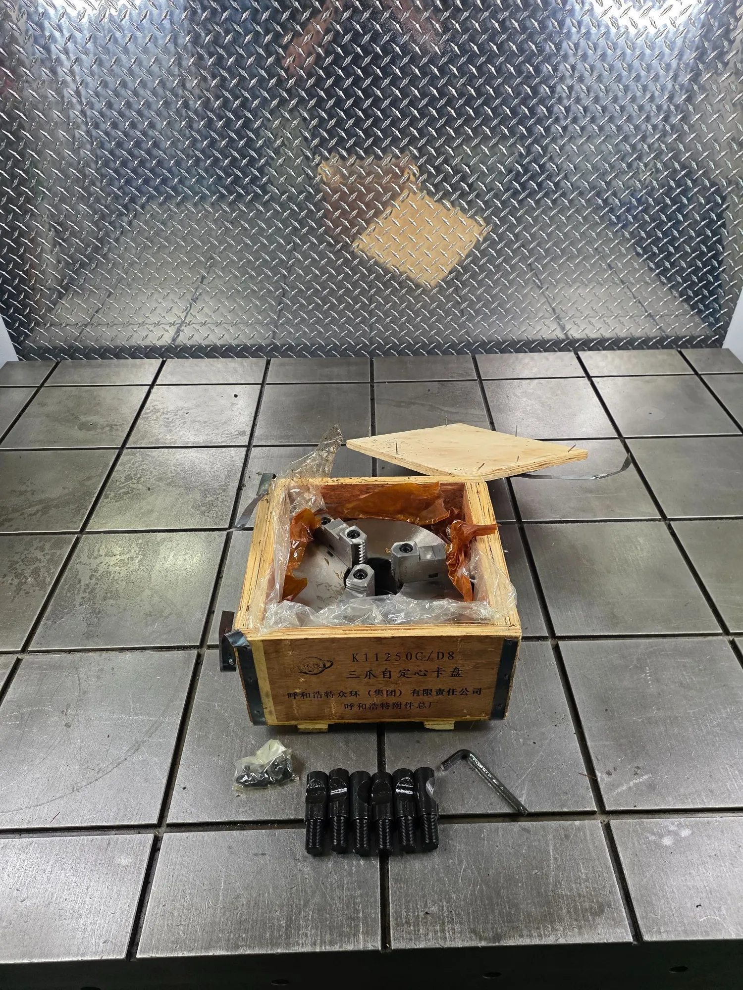10" 3-Jaw Chuck 3" Bore D1-8 New In Box with Manual #8282
