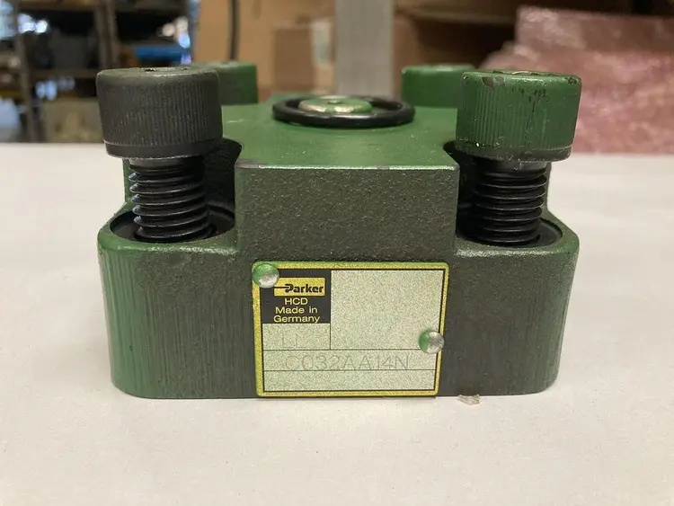 Used PARKER C032AA14N Parts (Hydraulics and Pneumatics) Ohio US | Surplus Asset Holdings #1246427