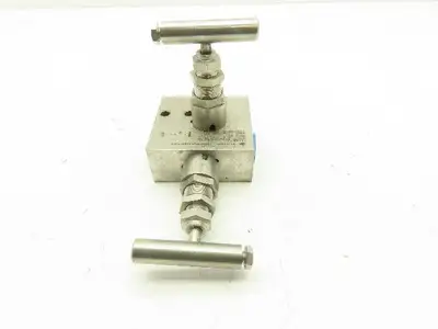 PT7MHPS-4-XP Pentair 2-Valve Stainless Manifold Block 1/2" NPT 3-Port 6000 PSI