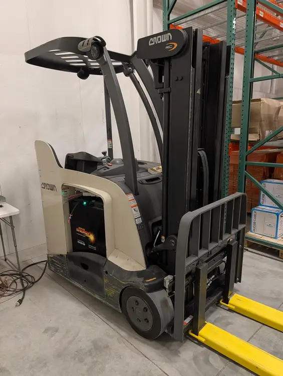 Used CROWN RC5545-40 3-Wheel Stand up Electric Counterbalance Forklifts British Columbia CA | Lenmark #1488905