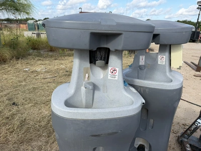 Used _UNKNOWN_ _UNKNOWN_ Hand Washing and Sanitizing Texas US | Miedema Asset Management Group #1312579