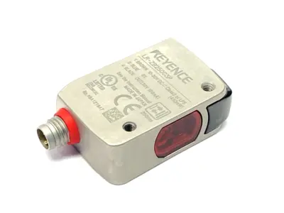 USED KEYENCE SELF-CONTAINED CMOS DISTANCE BASED LASER SENSOR, 3-PIN 250MM