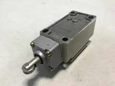 USED OMRON D4B-2171N