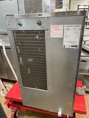 Used Hoshizaki Used Hoshizaki KM-650MAH Crescent Cube Ice Machine 661lb/24hr Air Cooled 208-230v Ice Machines Illinois US | Falcon Restaurant Supply #1374924