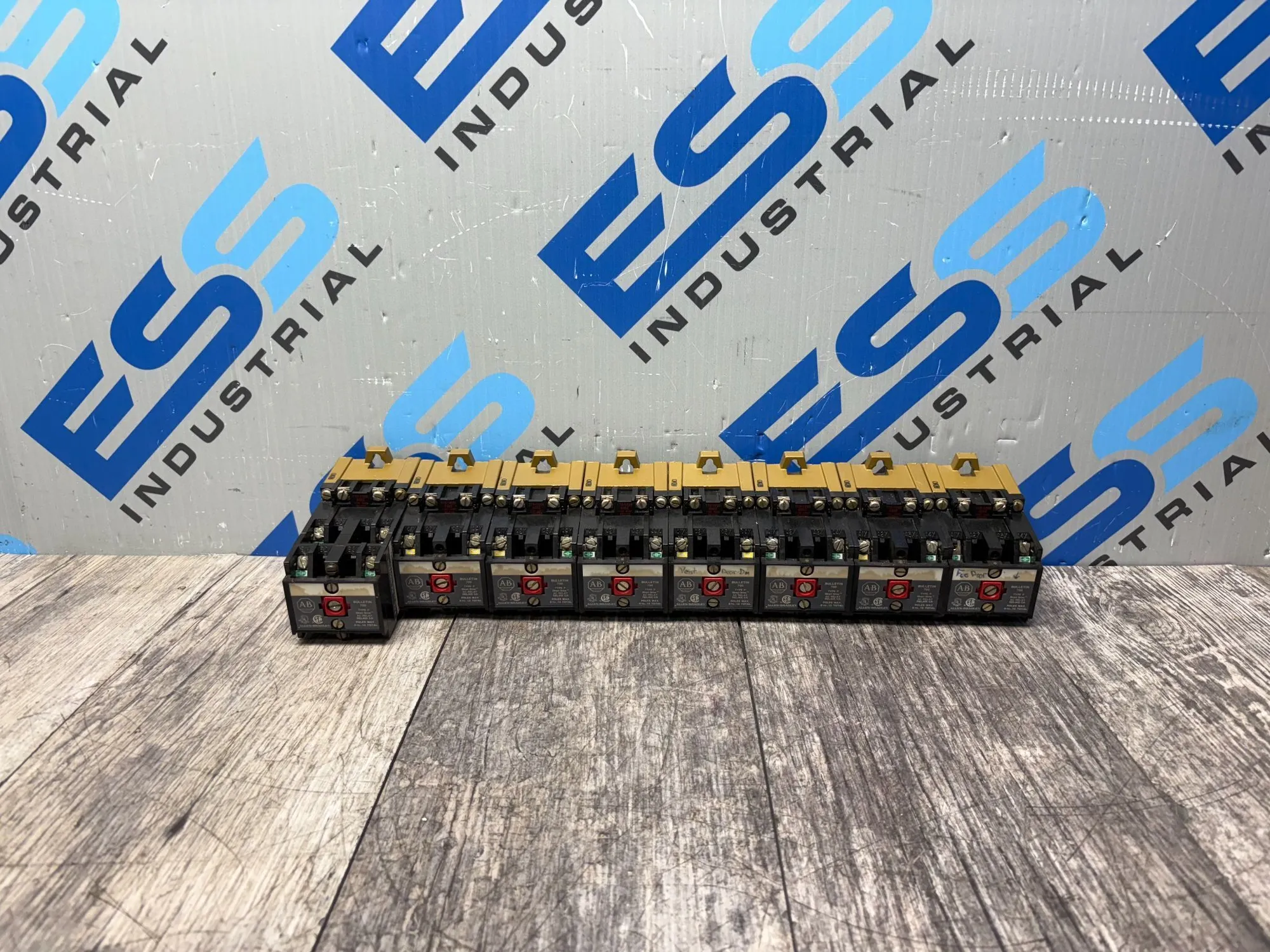USED ALLEN BRADLEY 700-P200A1