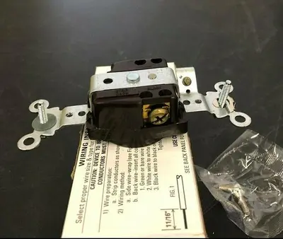 COOPER AH5361 SINGLE RECEPTACLE