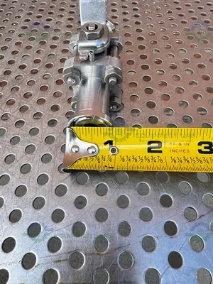 USED SWAGELOK SS-62TSC8 -EP  STAINLESS STEEL BALL VALVE  W/ 1/2" SANITARY FITTING