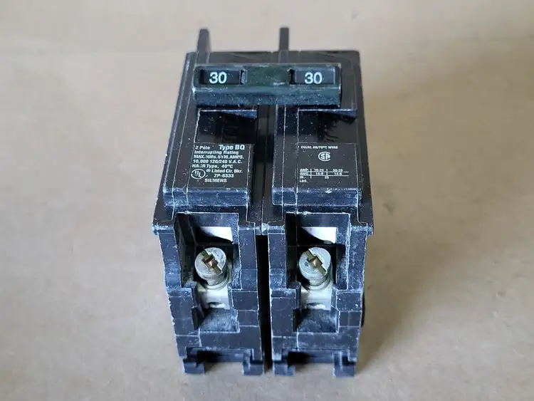 Used SIEMENS BQ2B030 Switchgears British Columbia CA | Lenmark #238912