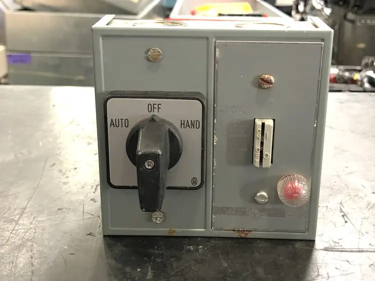 Used SQUARE D 2510-FG71 Switchgears British Columbia CA | Lenmark #240751