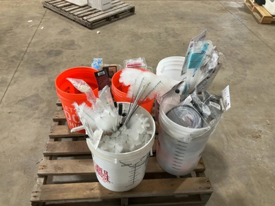 Used MIXED LOT OF BREWERS HARDWARE, BREWING ACCESSORIES, AND CLEANING UTENSILS Brewing Equipment Michigan US | Miedema Asset Management Group #1761527