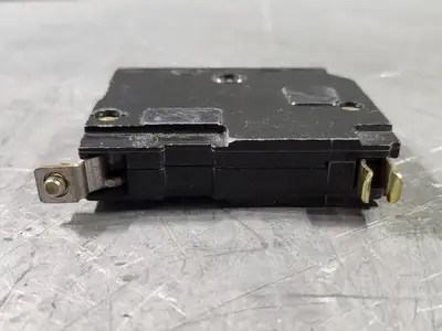 NEW SQUARE D QOB120