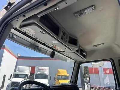 USED 2021 VOLVO VNR42T300