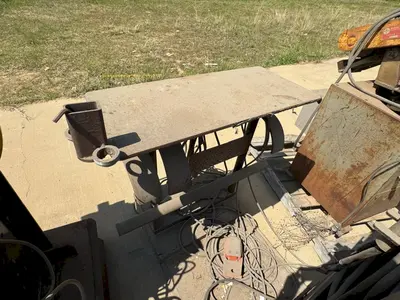 1,250 LB STINGER MODEL #P-1250 PIPE WELDING POSITIONER WITH 30" GRIPPER CHUCK : YOBRO #25214