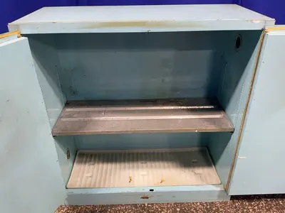 Used JUSTRITE _UNKNOWN_ Cabinets Ohio US | HGR 24 #1427522